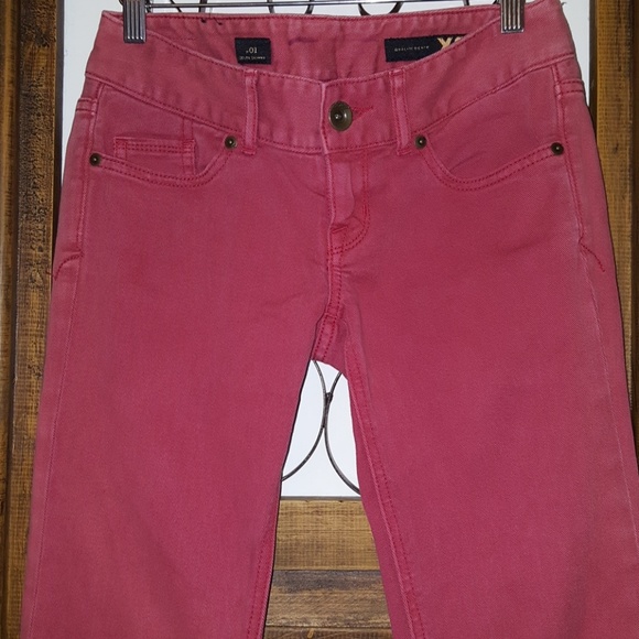 $5 ITEM. X2 Zelda Skinny jeans. MUST BUNDLE WITH OTHER ITEMS - Picture 2 of 8